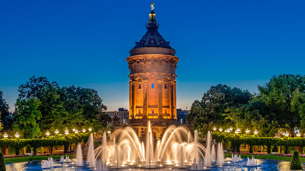 Der Wasserturm von Mannheim bei Nacht