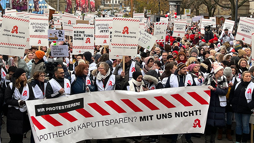 Protest in Stuttgart: „Morgen Apotheke weg“ - PTAheute