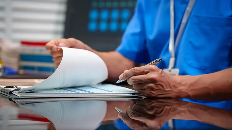 Fokus auf Patientenakte aus einem Krankenhaus