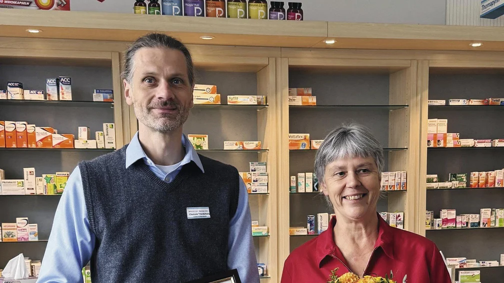 Apotheker Clemens Tründelberg und Kerstin Wahlbuhl (Vorsitzende TuPA)