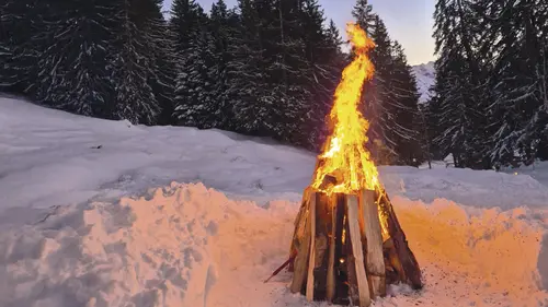 Lagerfeuer im Schnee