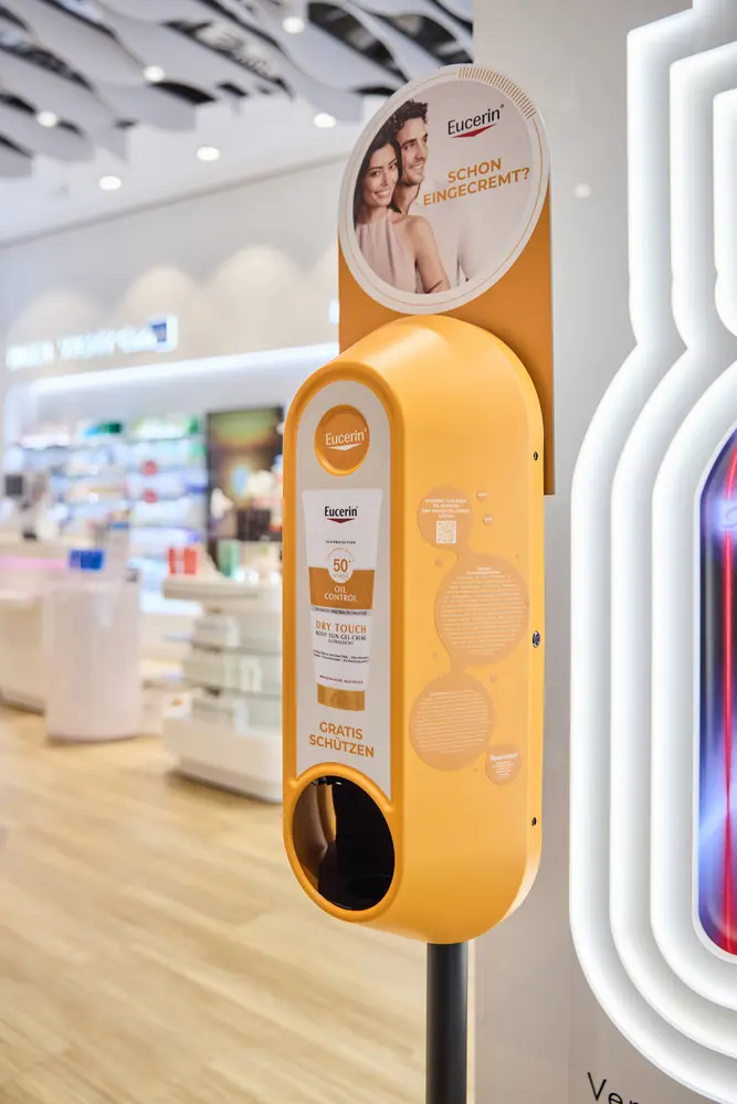 Orangener Eucerin Sonnenschutzspender Apotheke