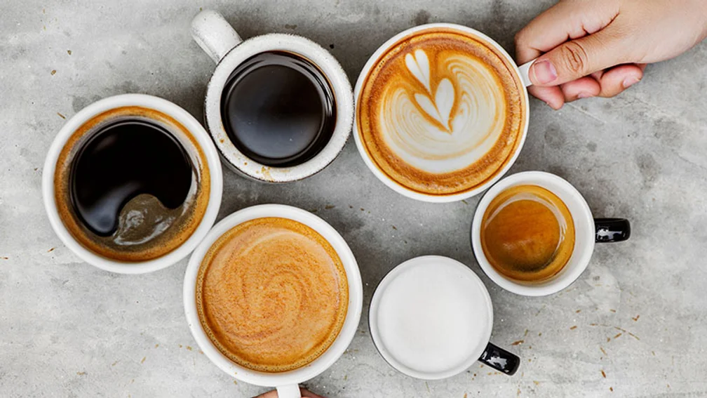 6 verschiedene Tassen mit verschiedenen Kaffeearten