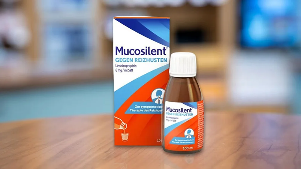 Mucosilent Flasche und Verpackung stehen auf dem HV-Tisch
