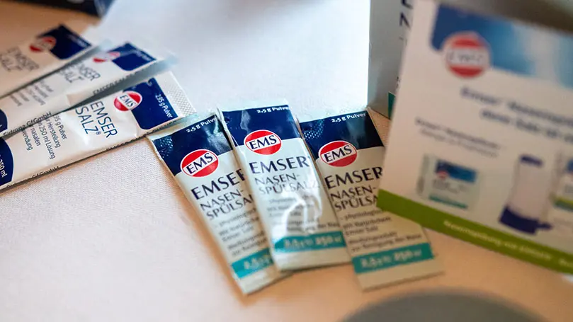 Sachets von Nasenspülsalz und Emser Salz