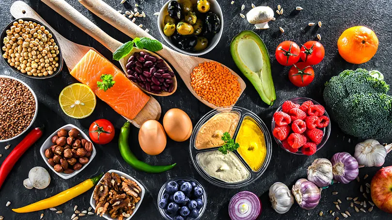 Obst, Gemüse, Fisch und Fleisch aus der mediterranen Ernährungsweise