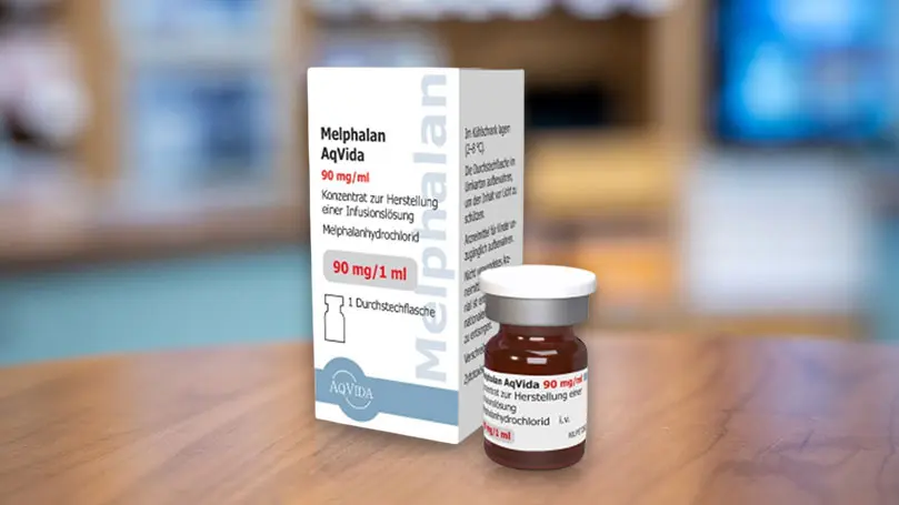 Packung Melphalan von AqVida auf Apothekentisch