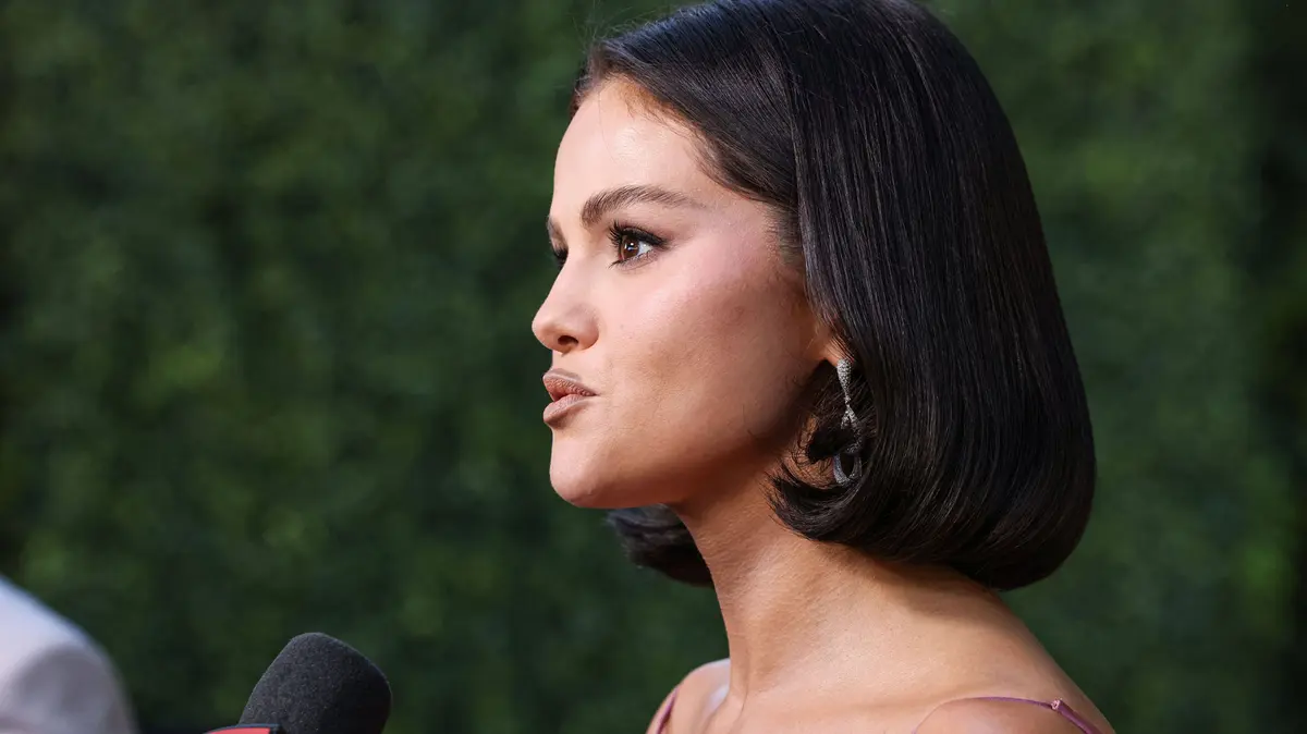 Selena Gomez wird interviewt