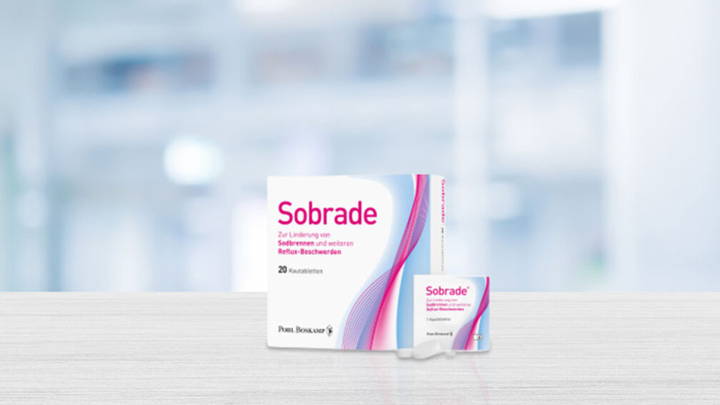 Sobrade Kautabletten in zwei Größen auf einem Tisch