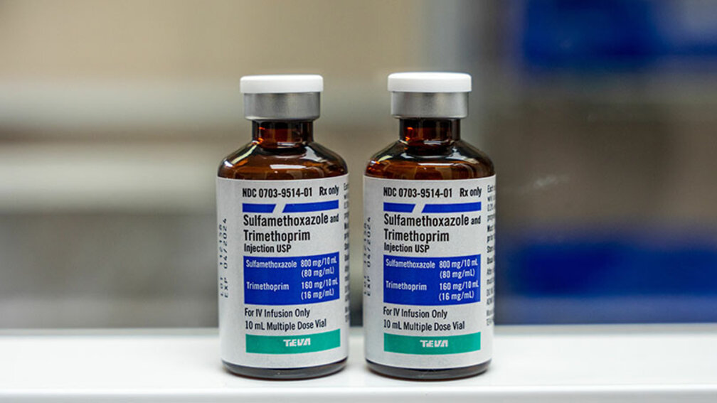 Zwei Flaschen Cotrimoxazol
